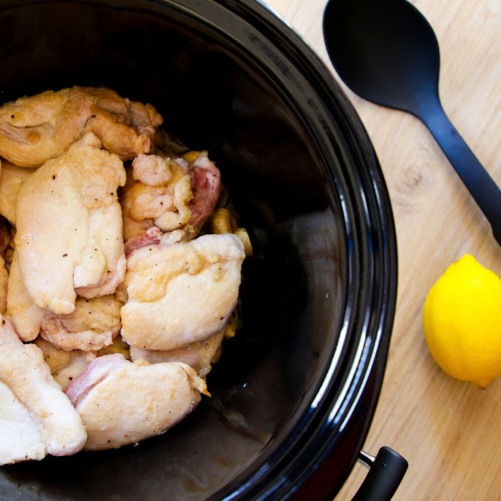 How to Braise Chicken Thighs in a Slow Cooker image number 0