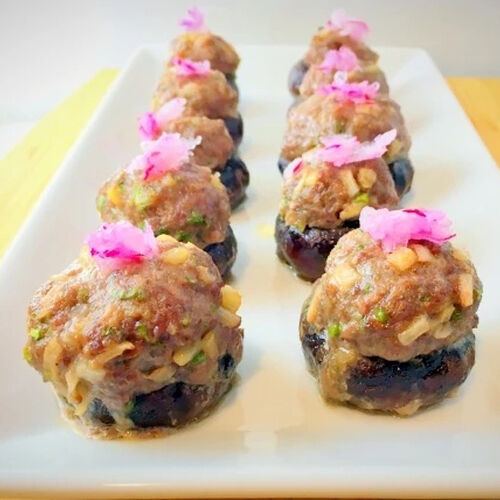 Asian-Style Beef-Stuffed Cremini Mushrooms