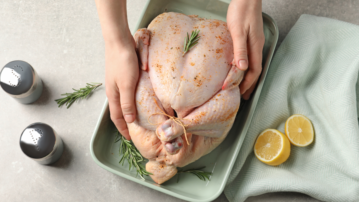 https://www.perduefarms.com/on/demandware.static/-/Library-Sites-Perdue_USSharedLibrary/default/dw53b6f937/images/cooking-guides/cooking-turkey-thawing.jpg